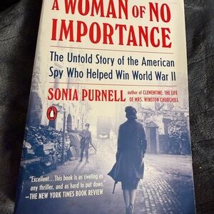 A Woman of No Importance by Sonia Purnell - Paperback